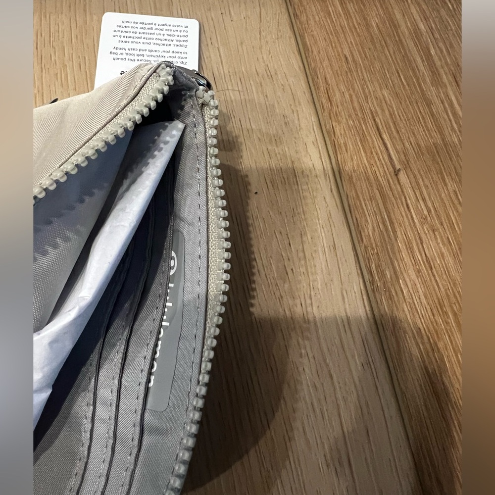 Lululemon Clippable Card Pouch - Picture 4 of 4